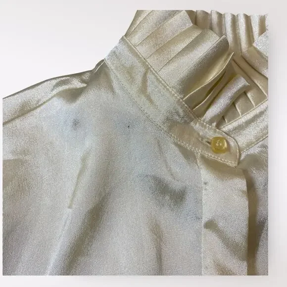 St. John Vintage 80’s‎ Cream Satin Blouse Pleated Collar Size 6